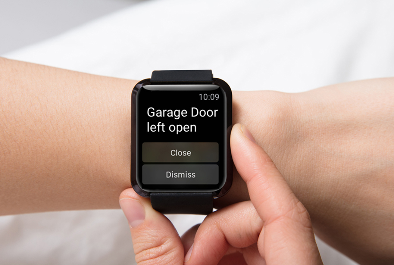 smart watch with message that garage door was left open